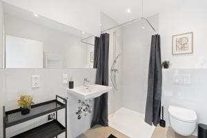 COMING HOME - Moderne Wohnung mit Nähe zu Köln Messe, Flughafen, Dom, Lanxess-Arena - schnelles WLAN, 2 Bäder, 2 kostenlose Parkplätze