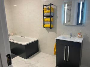 Spacious 5Br Home - Country View - Close to Galway