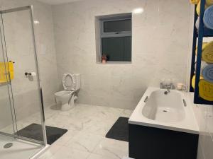 Spacious 5Br Home - Country View - Close to Galway