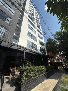 Laureles Suite 703 Faro 78 Queen bed con Aire