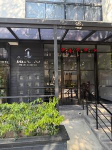 Laureles Suite 703 Faro 78 Queen bed con Aire