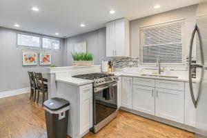 5 Mi to Dtwn Ukrainian Village Apartment!