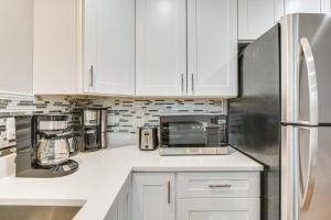 5 Mi to Dtwn Ukrainian Village Apartment!