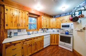 Snowline Cabin #25 - Hot Tub - Pets Ok - Wi-Fi