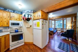 Snowline Cabin #25 - Hot Tub - Pets Ok - Wi-Fi