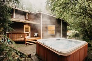 Snowline Cabin #13 - Hot Tub - Pets Ok - Wifi