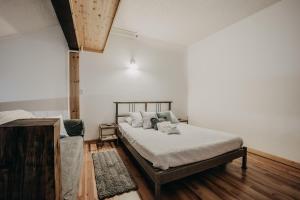 Snowline Lodge Condo #18 - Beautifully Remodeled!