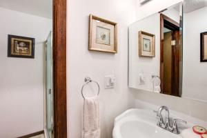 Snowater Condo #31 - Fireplace - Wifi - Sleeps 4