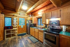 Snowline Cabin #10 - Log Cabining At Its Best Free Wi-Fi!!