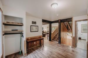 The Glacier Lodge - Perfect For Large Groups!