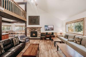 The Glacier Lodge - Perfect For Large Groups!