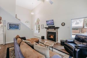 Snowline Cabin #62 - Hot Tub - Wifi - Pets Ok