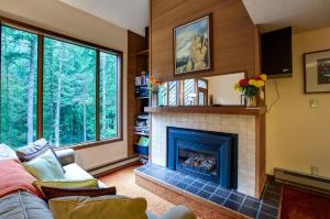 Snowater Condo #85 - Fireplace - 2-Story Sleeps 4