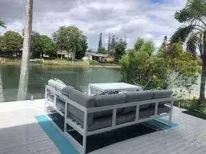 Waterfront 3 Bedroom House in Family Friendly Resort - Tugun