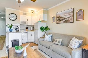 Walk to Galveston Beach Condo with Ocean Views!