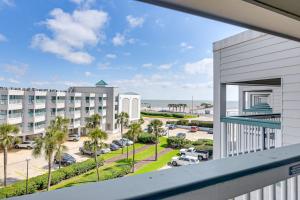 Walk to Galveston Beach Condo with Ocean Views!