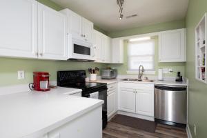 Ocean View-Steps to Beach-Sleeps 10-Prime Location