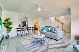 Walk to Ocean Carolina Beach Condo with 2 Balconies - 4hvězdičkové hotely ve městě Carolina Beach