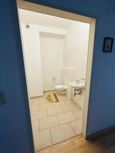 Wohnung mit einem Schlafzimmer mit Trennwand