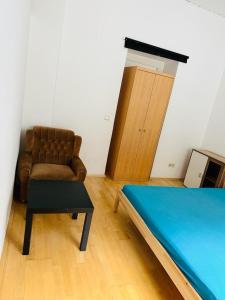 Wohnung mit einem Schlafzimmer mit Trennwand