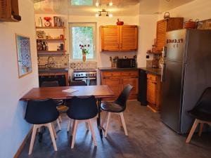 Maisons de vacances Maison avec Jardin en bord de riviere : photos des chambres