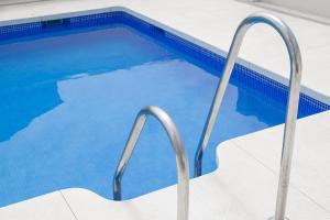 C88 - Deluxe Apartment Downtown with Pool and Parking