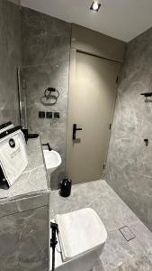 Private Studio with Private Entrance 2030