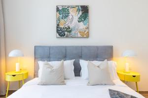 Hashtag Holiday Home - 1BDR Apartment with Canal View in Business Bay