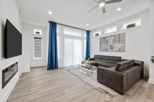 Pet-Friendly l Brand New Space l Downtown