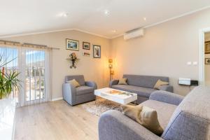 Apartments by the sea Trogir - 23836