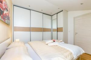 Apartments by the sea Trogir - 23836