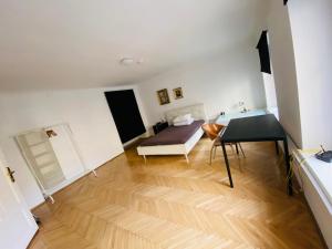 Wohnung, 3 Zimmer, eines davon Durchgangszimmer, ruhig, Graz Zentrum