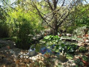 Maisons de vacances Cozy Vacation House with Pool, Vernegues : Maison de Vacances 2 Chambres