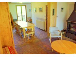 Chalets Chalet in La Lechere near Ski Lift : photos des chambres