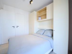 Apartment in Oostduinkerke near the Beach