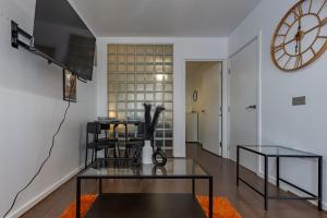 City Centre Chic Apartment with 3 Bedrooms