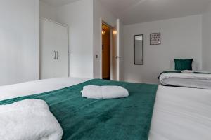 City Centre Chic Apartment with 3 Bedrooms