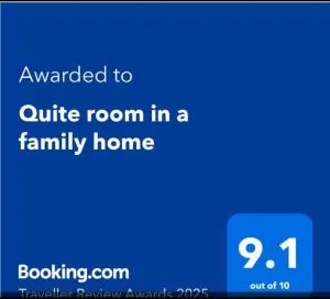 Quiet room in a family home - ليهاي أكريس