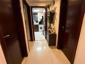 Spacious & Modern Dubai Marina Apartment with Sea View