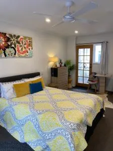 Ange's BnB - Self Contained Unit with Ensuite - كرانبورن