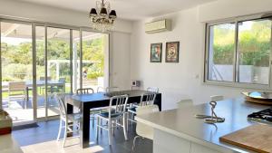VillaSerenita Piscine chauffee Jacuzzi Petanque Ping pong Baby Foot : photos des chambres