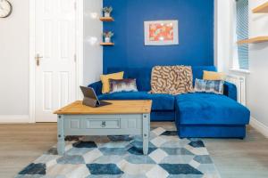 Modern 4-Bedroom Contractor House in Hampton near pubs and restaurants with Free WiFi - Managed by Your Lettings Short Lets & Serviced Accommodation Peterborough