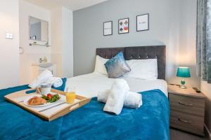 5-Bedroom Budget Contractor House with 10 Beds Free Parking and Free WiFi - Outfield Homes by Your Lettings Short Lets & Serviced Accommodation Peterborough