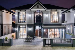 Ada poolvilla pattaya