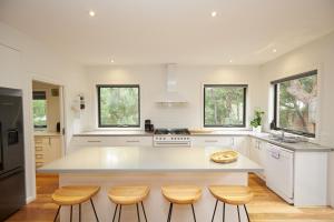 Claystone - walking distance to the beach