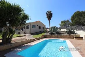 Bright Casa Els Cards close to Sitges with Air Conditioning - Puigmoltó