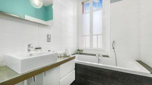 Appartements HOMEY AWESOME - Proche Gare et Tram - Centre-ville - Balcon prive - Wifi gratuit : photos des chambres