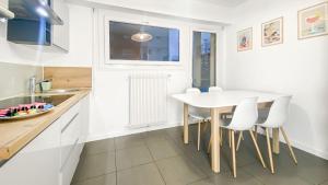 Maisons d'hotes HOMEY LA COLOC BRILLANT - Colocation haut de gamme de 3 chambres uniques et privees / Proche centre-ville et transports en commun / Balcons / Wifi gratuit : photos des chambres