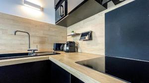 Appartements HOMEY HELSINKI - Hyper centre - Proche Geneve - Terrasse privee - Wifi & Netflix : Appartement 1 Chambre