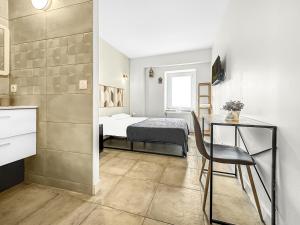 Maisons d'hotes LA COLOC CHOCO - Belle Colocation en hypercentre / 5 chambres privees / Salle de bains privative / Proche Gare et Tram / Wifi et Netflix : photos des chambres